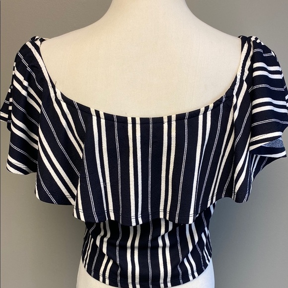 AKIRA White and Black Ruffled Flutter Sleeve Crop Top - Picture 6 of 7